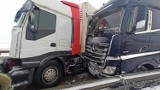 Wypadek na S8 w Polichnie. Zderzyły się trzy samochody ciężarowe, droga w kierunku Warszawy zablokowana [ZDJĘCIA]