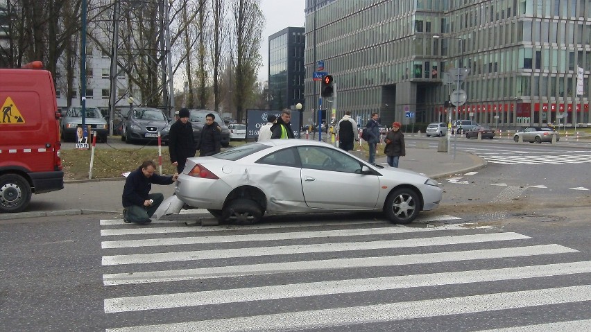 Wypadek na ulicy Wołoskiej (WIDEO, ZDJĘCIA)