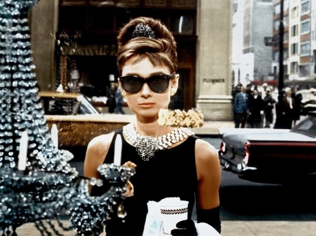 W ramach cyklu "Letnie tanie kinobranie" odbędzie się "Kultowe kinobranie", podczas którego zobaczymy klasyczne filmy z historii kina - w tym "Śniadanie u Tiffany'ego" z Audrey Hepburn
