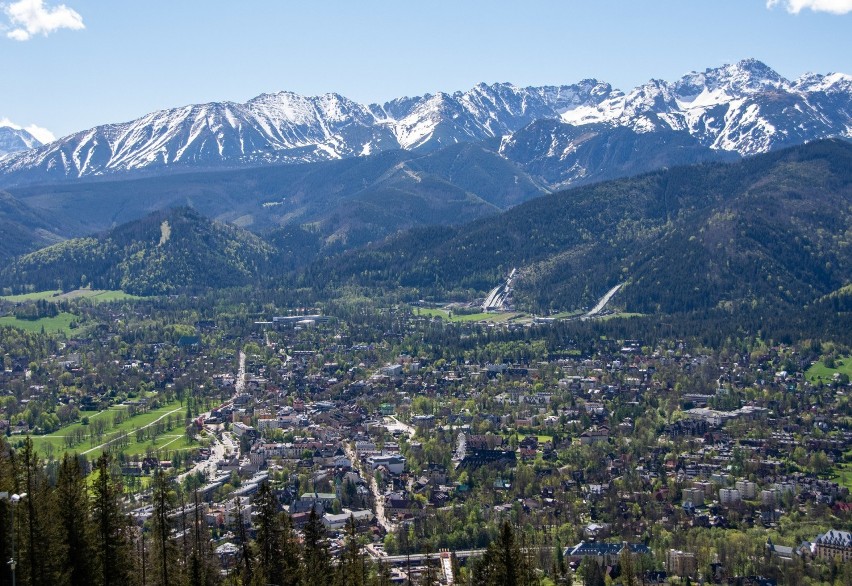 Zakopane. W końcu piękna pogoda w górach. Chmury zniknęły, pokazały się Tatry. Szkoda, że na jeden dzień...