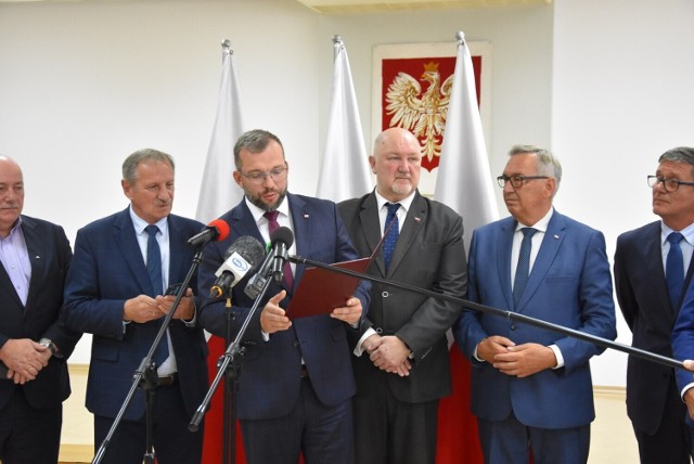 Dokument o utworzeniu w Bielsku - Białej kierunku lekarskiego przekazano w bielskiej placówce Śląskiego Urzędu Wojewódzkiego