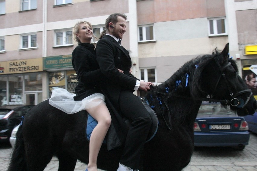 Ach co to był za ślub w Legnicy (FOTO)