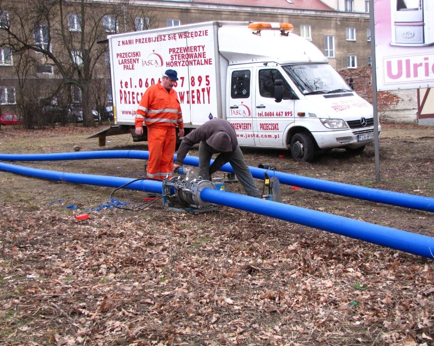 Fachowcy od przecisków wodociągowych przy pracy