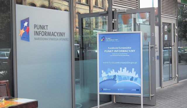 Główny Punkt Informacyjny Funduszy Europejskich przy ul. Szyperskiej w Poznaniu działa nieprzerwanie. Także  w latach 2014-2020 będzie można tam uzyskać informacje dotyczące samych funduszy, jak i kryteriów przyznawania dotacji, procedur itp.
