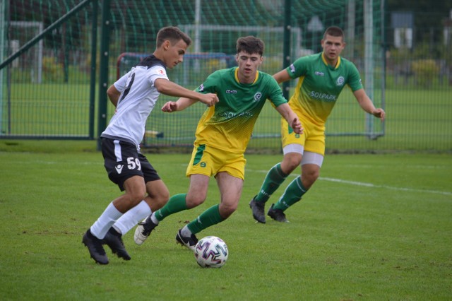 Kolejny mecz bez porażki zaliczyła Omega Kleszczów, która pokonała Jutrzenkę Drzewce 3:0 (2:0)