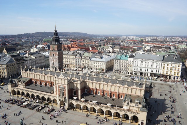 W przypadku jednej z zatrzymanych przez CBA osób miało chodzić m.in. o lokal mieszczący się w Sukiennicach