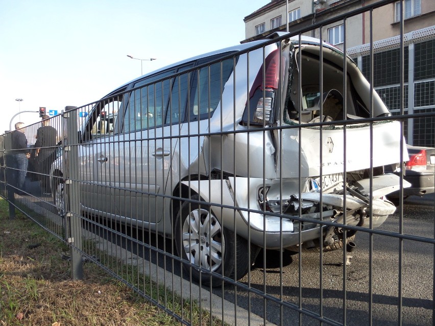 Kraków: wypadek przy rondzie Grzegórzeckim [ZDJĘCIA]