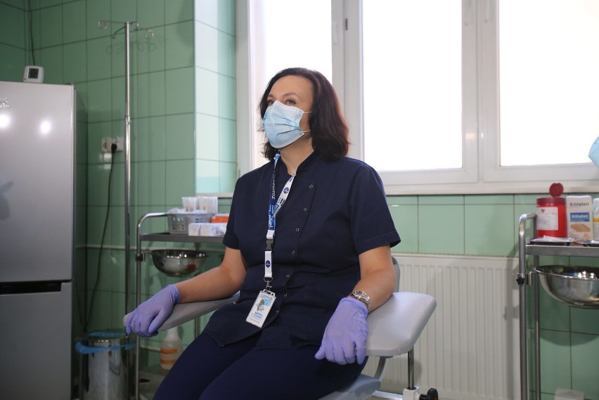 Pierwsza zaszczepiona lekarka w woj. śląskim. Dr Dorota Blat czuje się bardzo dobrze