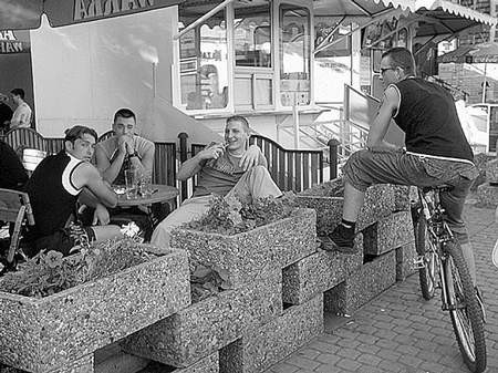 Nie do końca wiadomo, czy pieniądze przeznaczane na walkę z alkoholizmem są właściwie wykorzystywane. Foto: MAGDALENA CHAŁUPKA