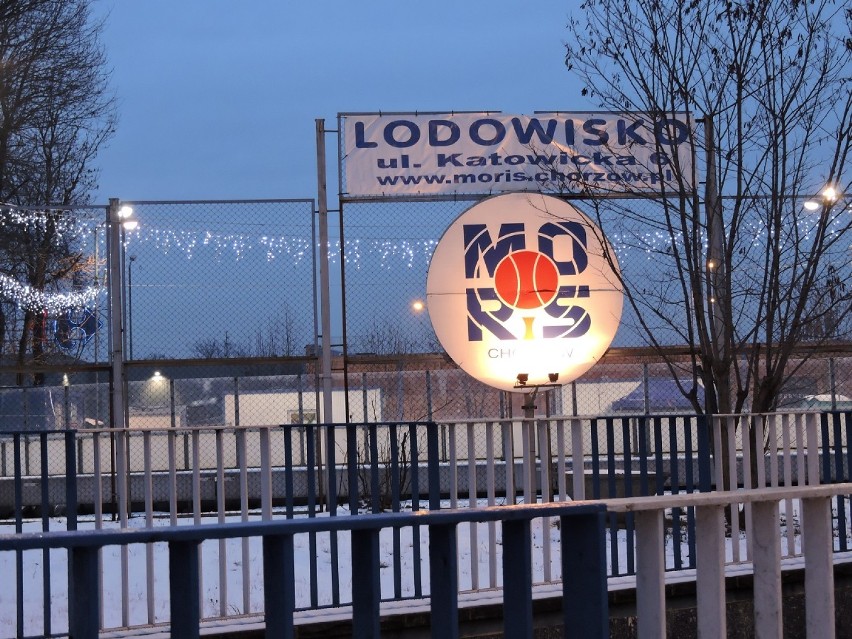 Lodowisko w Chorzowie przy Centrum Handlowym AKS