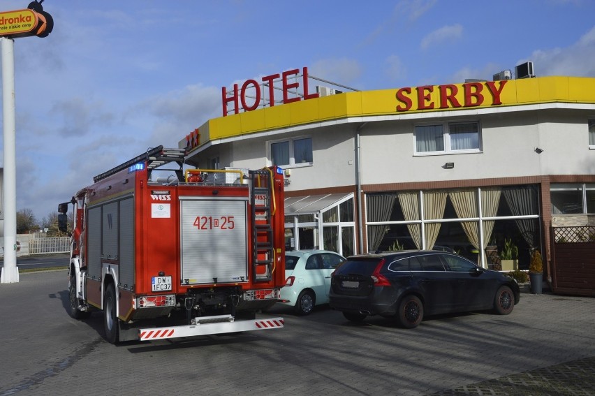 Straż pożarna jechała na sygnałach do hotelu w Serbach. Co się stało?