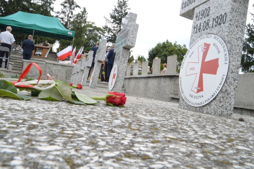 Rawicz. Na cmentarzu parafialnym upamiętniono 100 rocznicę Bitwy Warszawskiej [ZDJĘCIA]
