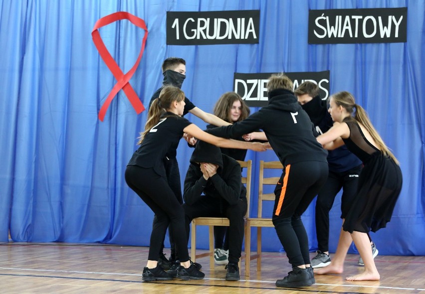 Światowy Dzień AIDS w Szkole Podstawowej nr 3 w Piotrkowie