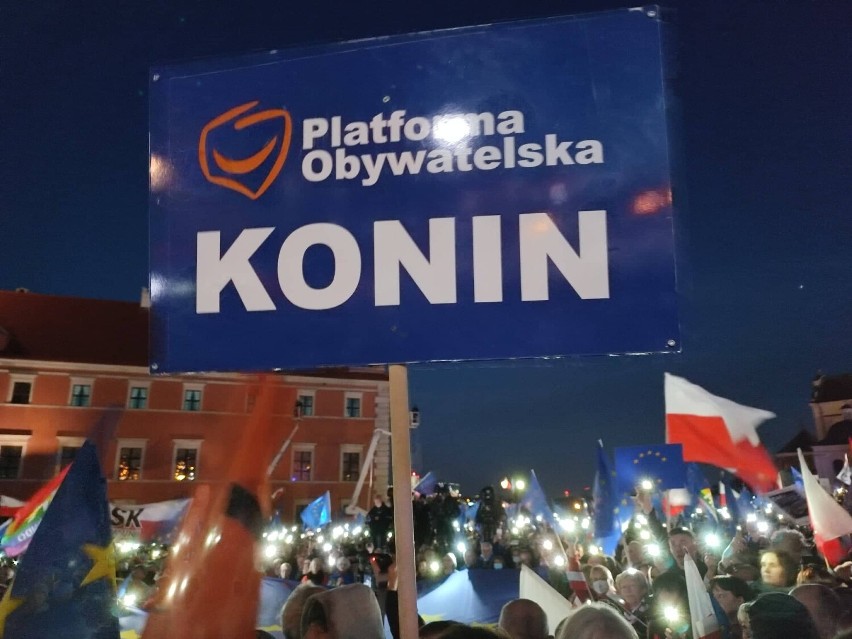 Mieszkańcy Konina na demonstracji poparcia dla Polski w Unii Europejskiej w Warszawie