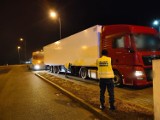 Opolscy inspektorzy transportu drogowego zatrzymali kolejne niesprawne ciężarówki oraz łamiących przepisy kierowców