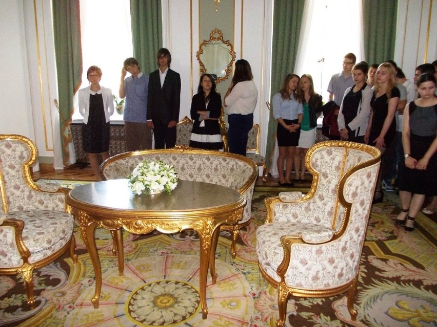 Uczniowie LO w Kole zwiedzali Pałac Prezydencki
