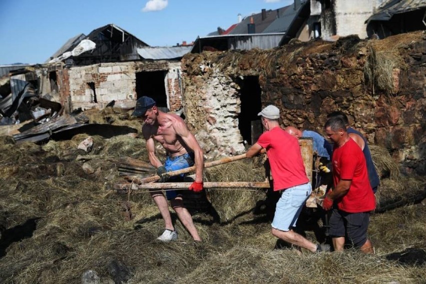 Po tragicznym pożarze we wsi Nowa Biała powiat kościerski przekazał poszkodowanym mieszkańcom 50 tys. złotych [ZDJĘCIA]