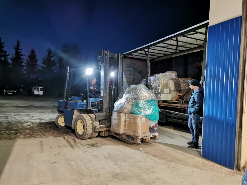 Mieszkańcy gminy Ryczywół zorganizowali transport darów do Ukrainy
