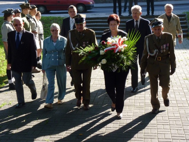 Kwiaty w 75. rocznicę agresji ZSRR na Polskę