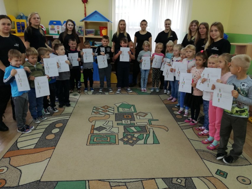 Mundurowe przedszkolaki z ZSP 1 w Radomsku