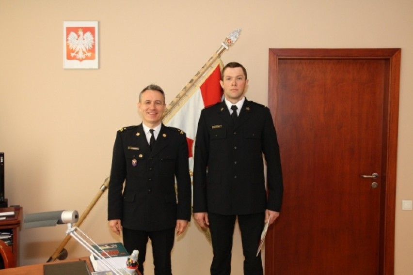 Bohaterski strażak z PSP w Gnieźnie odznaczony przez komendanta wojewódzkiego