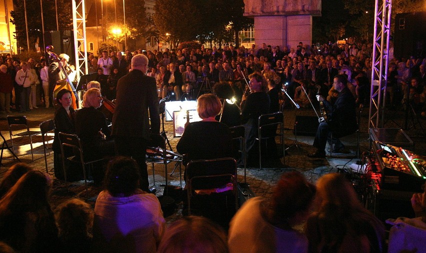 Lato Muz Wszelakich - wieczór z muzyką klasyczną przy fontannie