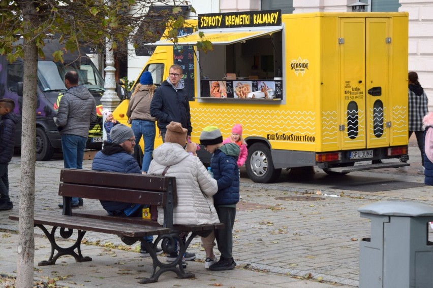 Ostatni dzień Festiwalu Food Trucków na kieleckiej Sienkiewce. Pyszna uczta dla fanów jedzenia z całego świata. Zobacz zdjęcia