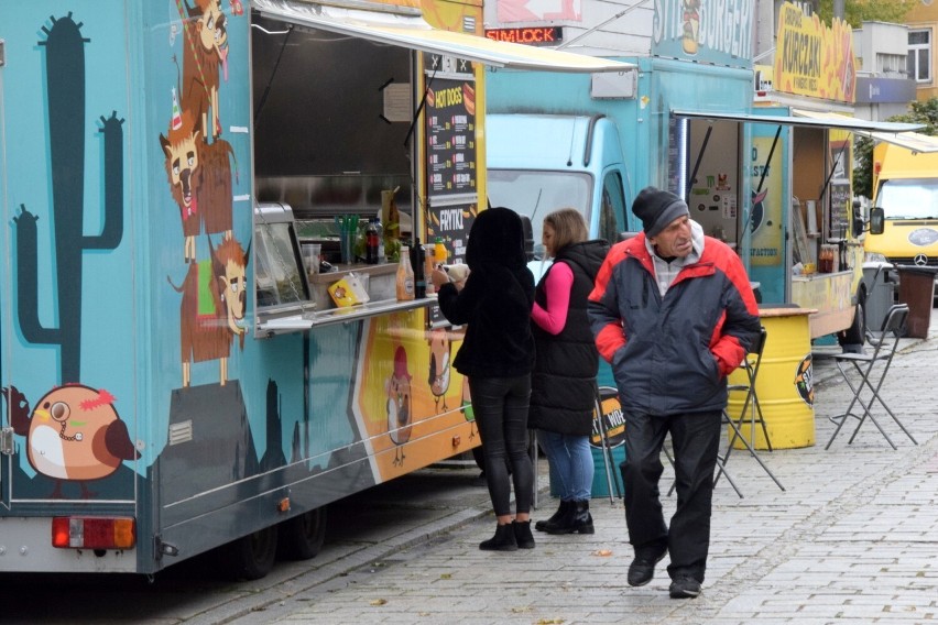 Ostatni dzień Festiwalu Food Trucków na kieleckiej Sienkiewce. Pyszna uczta dla fanów jedzenia z całego świata. Zobacz zdjęcia