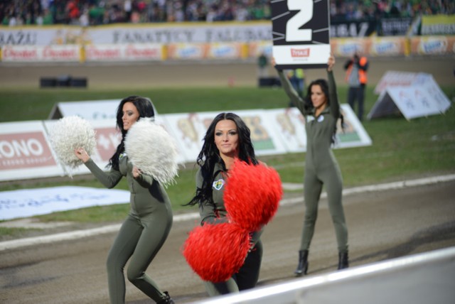 F16 Falubaz Girls to grupa dziewczyn doskonale znana nie tylko wśród kibiców Ekantor.pl Falubazu, ale również wszystkich fanów speedwaya. Dziewczyny uświetniają ligowe mecze przy W69, a także są ambasadorkami zielonogórskiego klubu na różnych wydarzeniach.