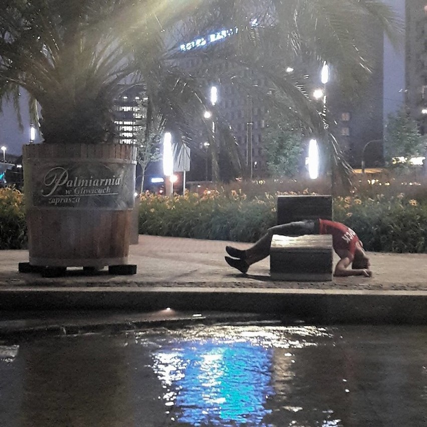 Sikał do fontanny, spali po libacji w centrum... - kogo jeszcze "złapała" UKRYTA KAMERA na Śląsku? Zobacz zdjęcia