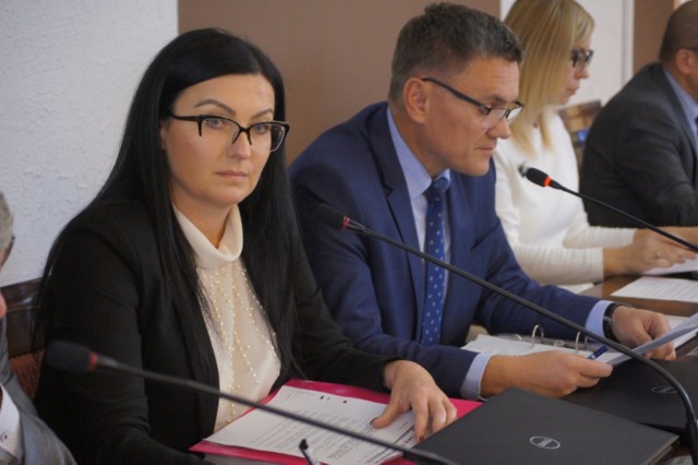 Radomsko: Na sesji rady powiatu o funduszach na oświatę, zmianach w budżecie