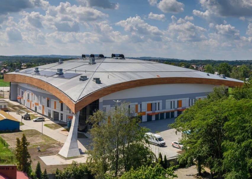 Arena Jaskółka to nowy, otwarty ponad dwa lata temu...