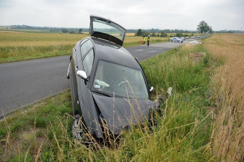 Groźny wypadek we Fredropolu. Cztery osoby zabrano do szpitala [ZDJĘCIA]