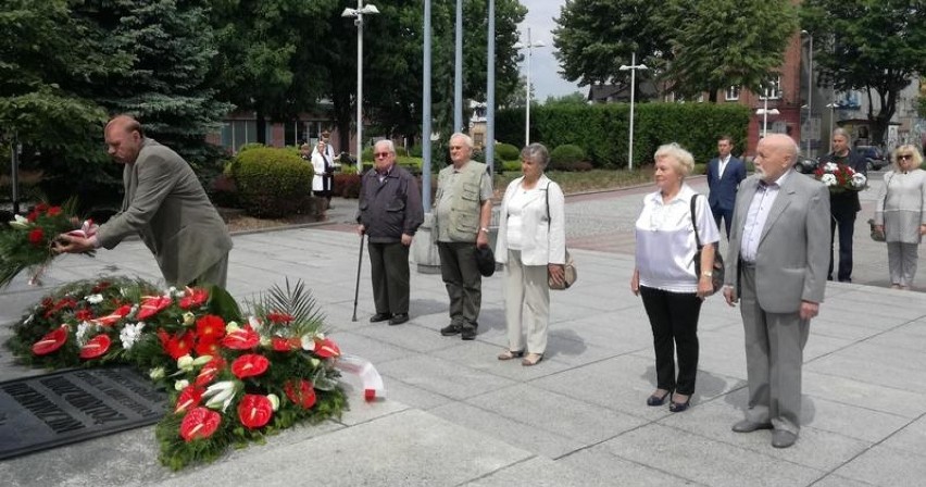 Oświęcim. Obchody 73. rocznicy zakończenia drugiej wojny światowej. Uczcili pamięć jej ofiar i żołnierzy