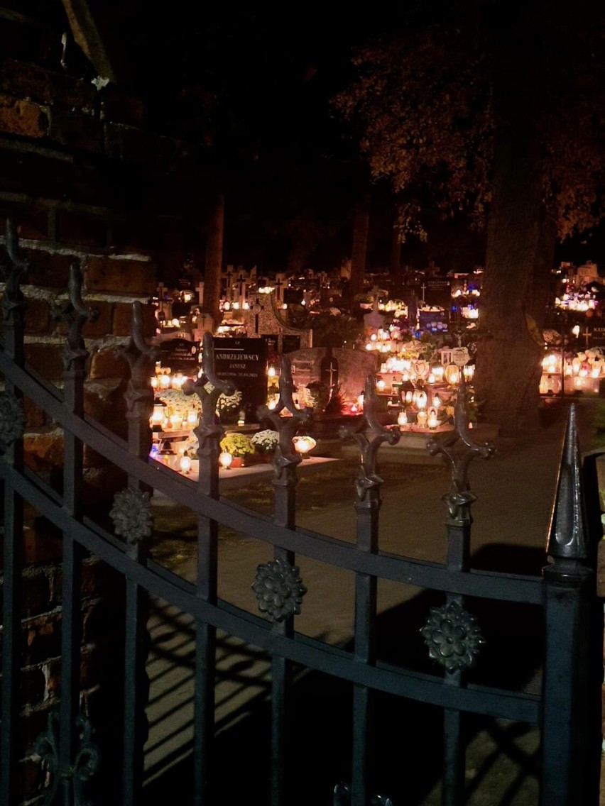 Niesamowite zdjęcia nekropoli nocą skłaniają do zadumy i...
