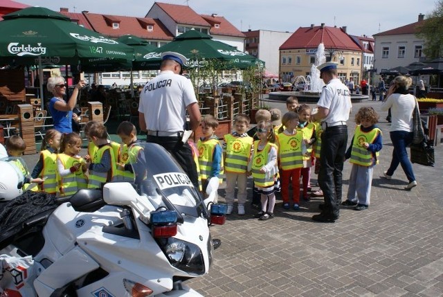 Policjanci wysłuchają uwag i propozycji związanych z bezpieczeństwem dzieci w Wieluniu