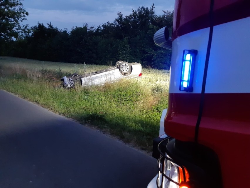 Wypadek w Damasławku. Dachował samochód osobowy! 