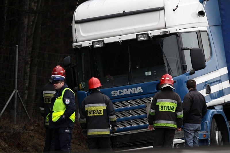 Po wypadku ciężarówki: Zamknięty wjazd na obwodnicę od strony Chyloni, estakady i Witomina - korki