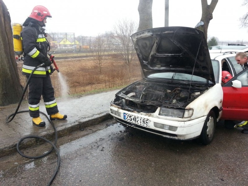 Pożar samochodu koło Ostródy [zdjęcia]