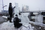 Poznań: Przy dworcu PKP stanęła pierwsza lodowa rzeźba [ZDJĘCIA]