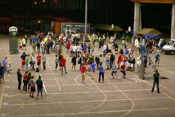 Na Terenach Targowych w Wirku grało około 270 zawodników, publiczność też dopisała. To była czwarta już taka noc w Rudzie Śląskiej