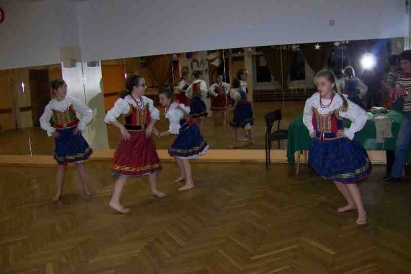 Szkoły Żory: Uczennice z Zespołu Szkół nr 8 w Żorach... zatańczą w rumuńskiej szkole. FOTO