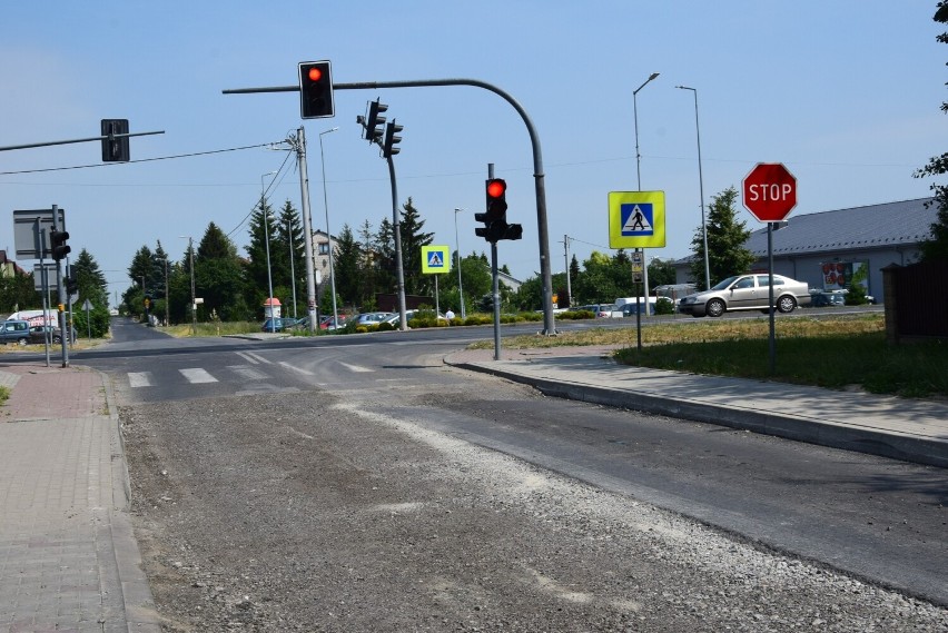 Trwa remont ulicy Różanej w Sandomierzu. Postęp prac jest widoczny. Kiedy remont kolejnego odcinka drogi?