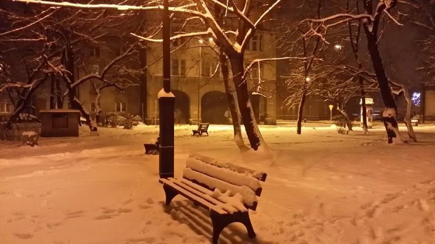 Bytom : Zima 2015 - ośnieżone miasto. Wieczorny spacer