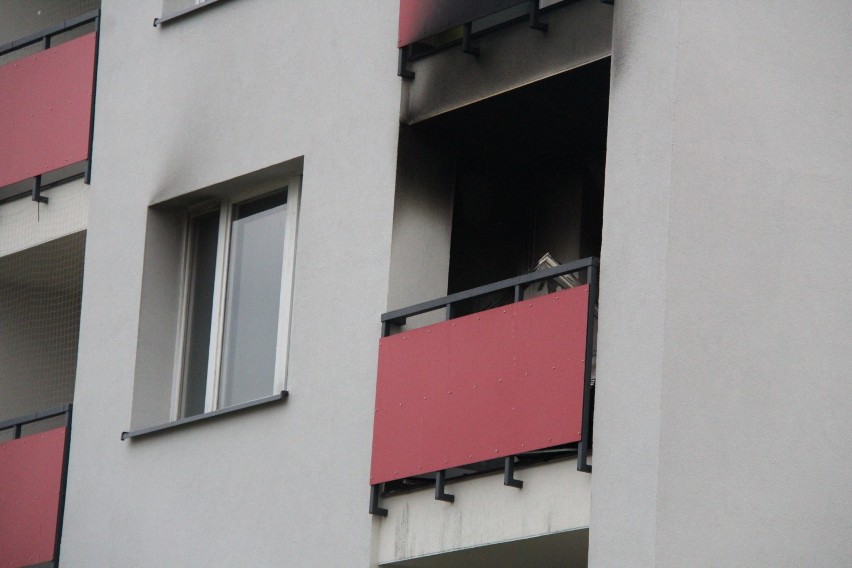 Pożar strawił mieszkanie na drugim piętrze bloku przy ulicy...