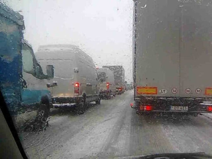 Zima w Bielsku-Białej na drodze korek