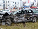 Łódź: zderzenie samochodu z tramwajem [ZDJĘCIA]