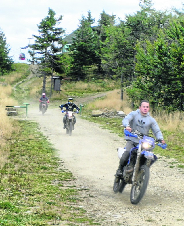 Motocykliści szarżują w sobotnie popołudnie z Jaworzyny