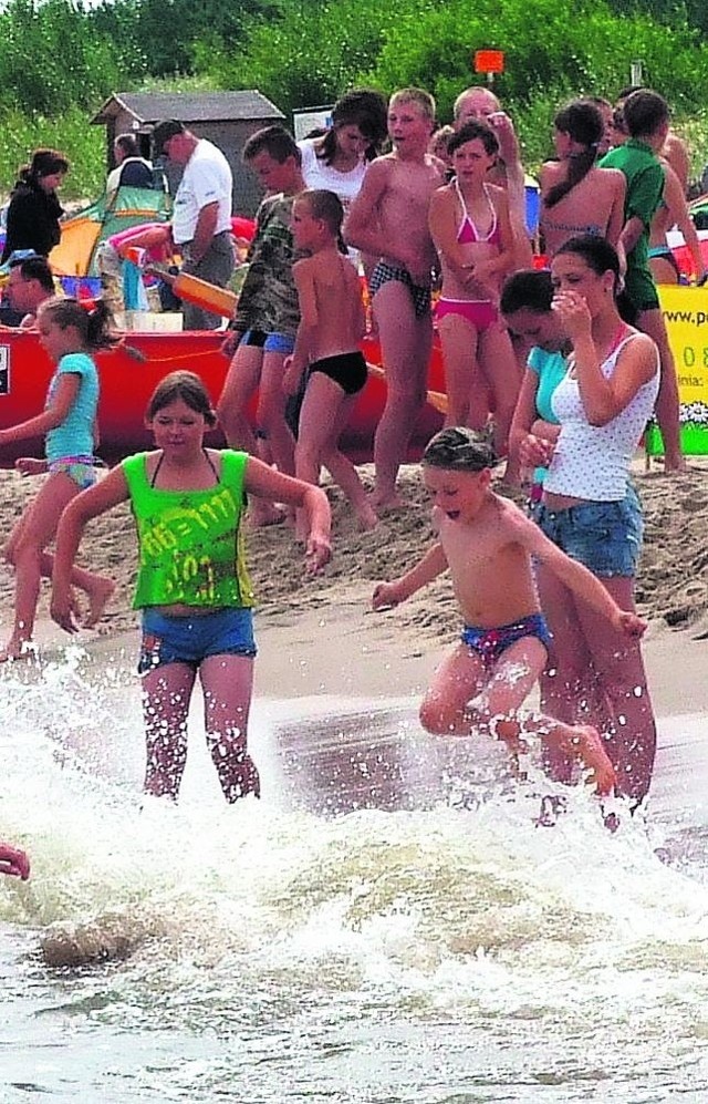 Bezpieczniej jest szybciej wyruszyć na plażę i cieszyć się jej urokami jak najdłużej, aby nie wracać w tłumie