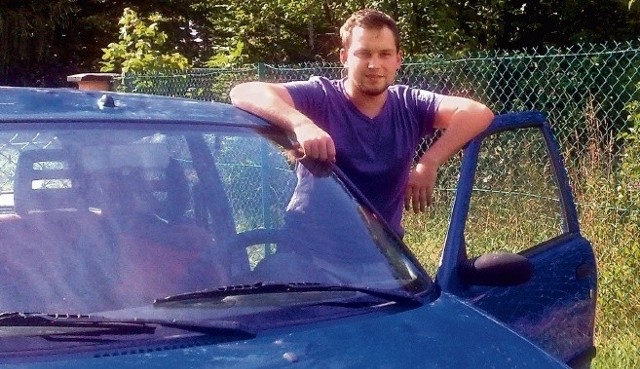 Jarosław Dudek z Kocierza Moszczanickiego (powiat żywiecki). Ma 20 lat. Studiuje. Prawo jazdy ma od lutego 2011 r. Jego pierwszym autem jest fiat seicento z 1999 r. - Zapracowałem na nie w wakacje, przed zdaniem prawa jazdy. Trochę dołożyli mi bliscy - mówi. Seicento z 1999 r. kosztuje ok. 3-4 tys. zł.